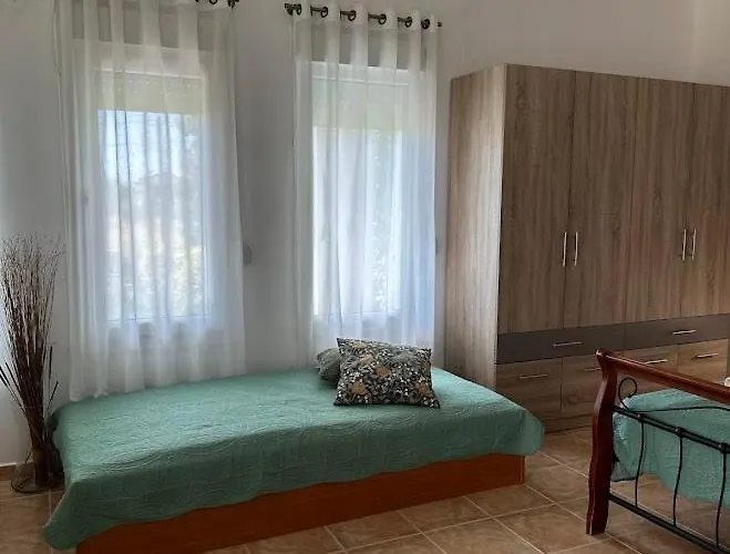 Comfortable Epanomí
